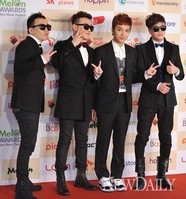 [멜론뮤직어워드] 사이먼디-리듬파워, 블랙컨셉 패션