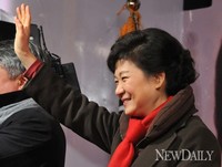 [포토]D-2, 지지자들에게 화답하는 박근혜 후보