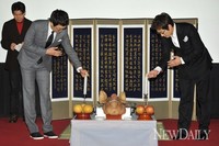 [포토] '박수건달' 흥행기원 고사 올리는 박신양-김정태