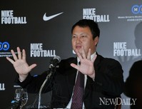 [포토] 이운재, 새로운 도전을 위해 정든 그라운드를 떠나다