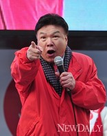 [포토]D-2, 박근혜 후보 지지 연설하는 4전5기 홍수환씨