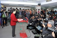 [포토]D-1, 새누리당사에서 기자회견 하는 박근혜 후보