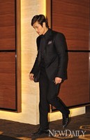 [포토]A-Awards 수상자 이병헌..블랙수트 매력 발산