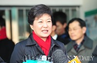 [포토]제18대 대선, 투표 후 인터뷰하는 박근혜 후보