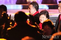 [포토]제18대 대선, 입장하는 박근혜 당선자