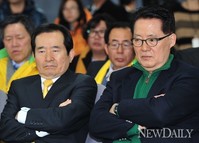 [포토]제18대 대선, 침울한 박지원 대표..