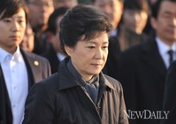 [포토]국립현충원 참배하는 박근혜 당선자