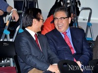 [포토]밝은 분위기의 새누리당 선대위 해단식