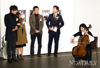 [포토]유진-기태영, 꼭 붙어서 연주 감상중 