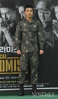 [포토]프라미스, '듬직한 대한민국 육군 이등병 이특'