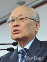 [포토]김용준 인수위원장, 기자회견