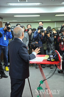 [포토]기자들 질문 받는 김용준 인수위장