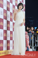 [포토]'KBS연기대상' 조윤희, 레드카펫 위 화이트 여신
