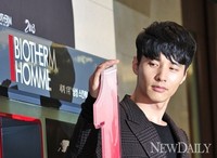 [포토] 비오템옴므 모델 된 원빈..동안 외모 눈길