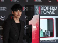 [포토] 남성 화장품 '비오템옴므' 모델 된 '원빈'