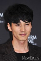 [포토] 원빈 비현실적 외모, '화보에서 튀어 나왔나?'