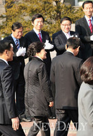 [포토]인수위 현판식 참석하는 박근혜 당선인