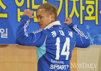 [포토]정대세, '이제는 수원의 루니~!'