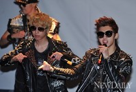 [포토]아이돌그룹'터치', 팬미팅에서 멋진 무대 선보여