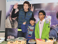 [포토]비빔밥 나눔행사, 참석한 이광수-지대한-황용현