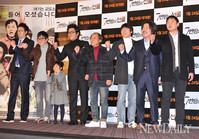 [포토]7번방의선물, 출연배우들 함께 '화이팅~!'