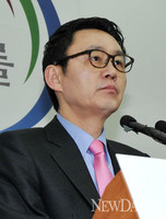 [포토]기자회견 하는 윤창중 대변인