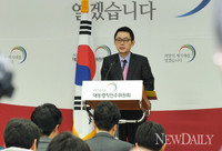 [포토] 인수위 업무보고 브리핑 하는 윤창중 대변인