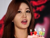 [포토]팬들에게 감사의 노래로 화답하는 '강예빈'