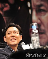 [포토]영화'신세계' 의리와 음모 그리고 배신이 교차하는 드라마