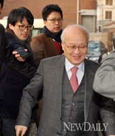 [포토]출근하는 김용준 인수위원장