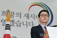 [포토]브리핑하는 윤창중 인수위 대변인