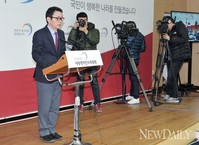 [포토]브리핑하는 대통령직 인수위원회 윤창중 대변인