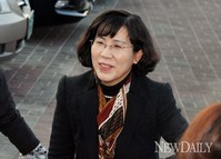 [포토]출근하는 김현숙 인수위 여성분과 의원