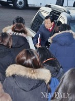 [포토]취재진에 놀란 이현재 간사