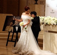 [포토] 인터뷰 전 웨딩드레스 체크하는 ‘예비신부’ 소유진