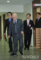 [포토]18대 대통령직 인수위원회, 입장하는 인수위원