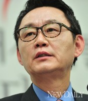 [포토]인수위, 기자 질의에 답하는 윤대변인