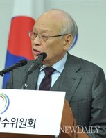 [포토]청화대 개편안 발표하는 김용준 인수위장