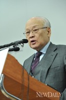 [포토]김용준 인수위장 청와대 개편안 발표