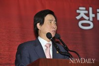 [포토]축사하는 고흥길 특임장관