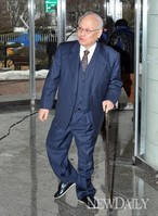 [포토]인수위 기자회견 위해 들어오는 김용준 국무총리 후보자