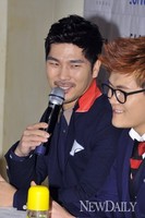 [포토]포맨 영재 '저희 컴백했어요~!'