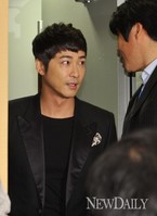 [포토]'돈의화신' 강지환, 입장하는 모습도 샤방~