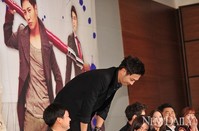 [포토] '진구'의 독특한 인사..