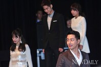 [포토]'그겨울 바람이분다', 입장하는 '조인성-송혜교-김범-정은지'