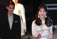 [포토]입장하는 '송혜교-김범', '그겨울 바람이분다'