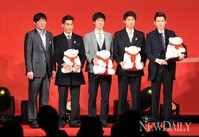 [포토]코카콜라 체육대상, '우수단체상 수상하는 펜싱 영웅들~!'