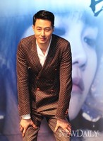 [포토]조인성..'이런 포즈도 멋있어!!' '그겨울 바람이분다'