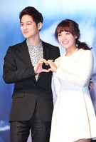 [포토]'김범-정은지'하트 만든 커플..'그겨울 바람이분다'