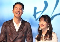 [포토]환하게 웃는 조인성.. '그 겨울 바람이 분다'에서 '송혜교'와 연기